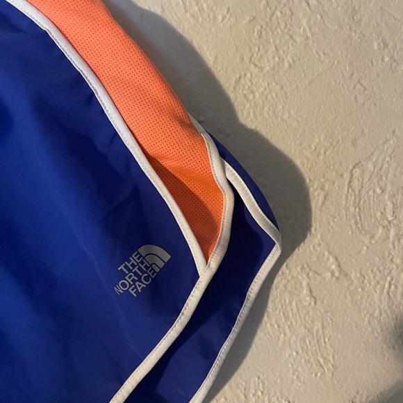 The North Face Shorts - Picture 2 of 6